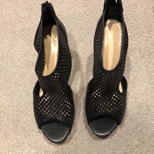 Isola Delmar Black Heels